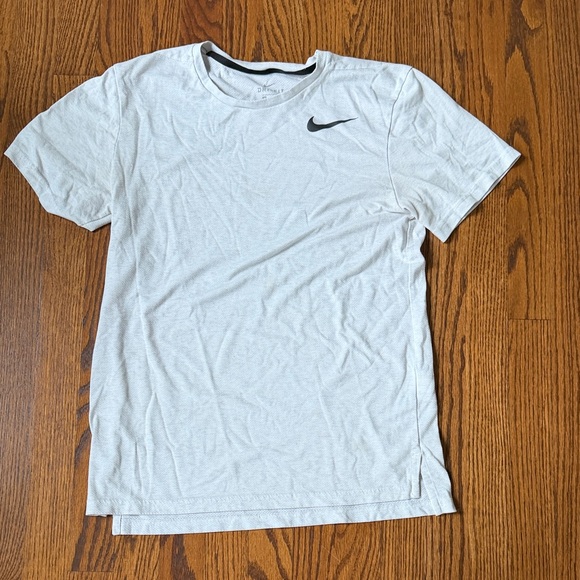 Nike Other - Nike Light Gray Short Sleeve Dri-FIT Tee with Black Swoosh🌿